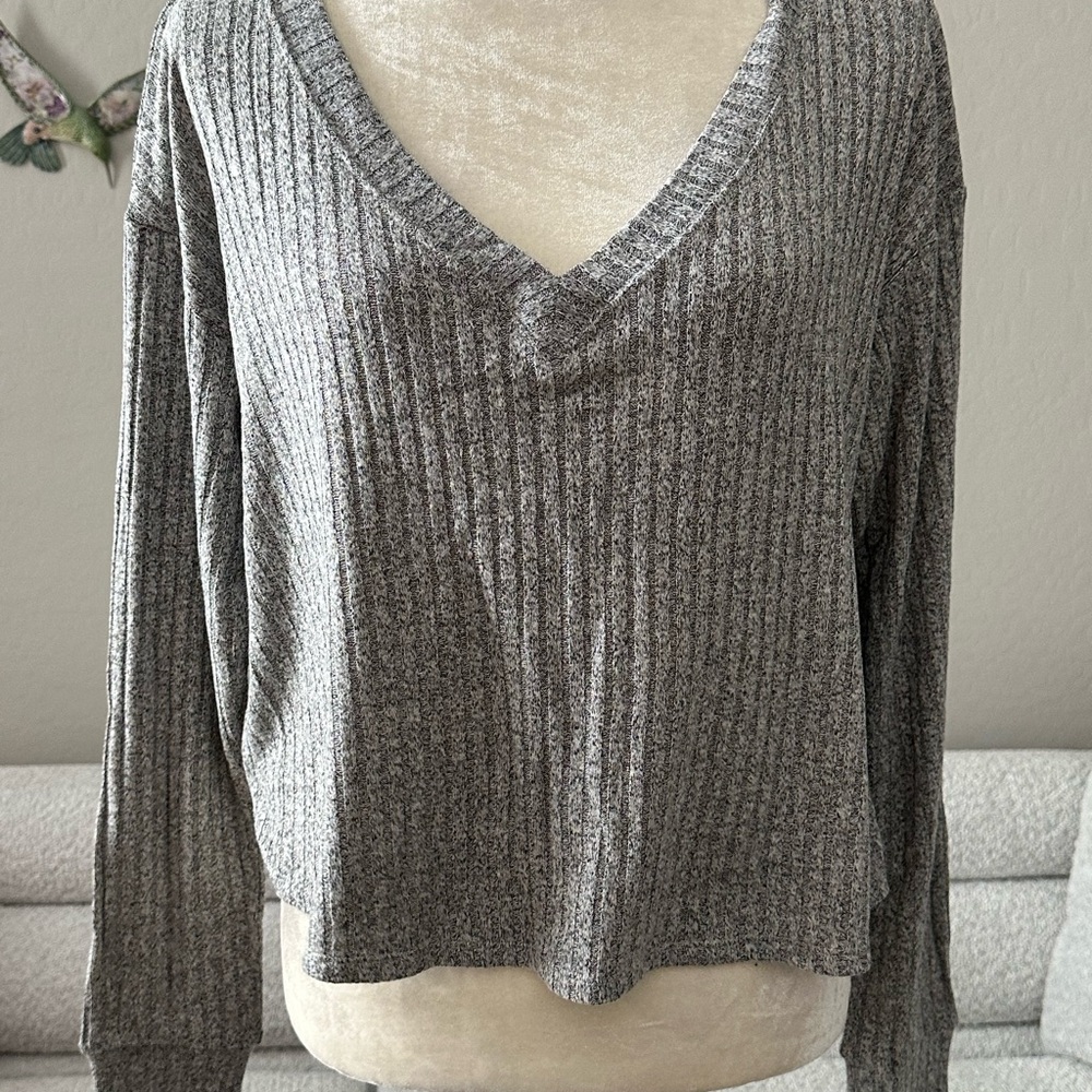 VS PINK Gray Ribbed V-Neck Sweater NWT